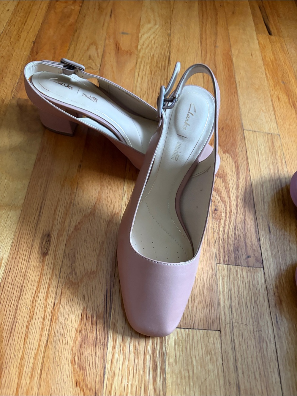 Final sale- nwt-Women’s beige Clark’s Slingback Block Heel Pumps